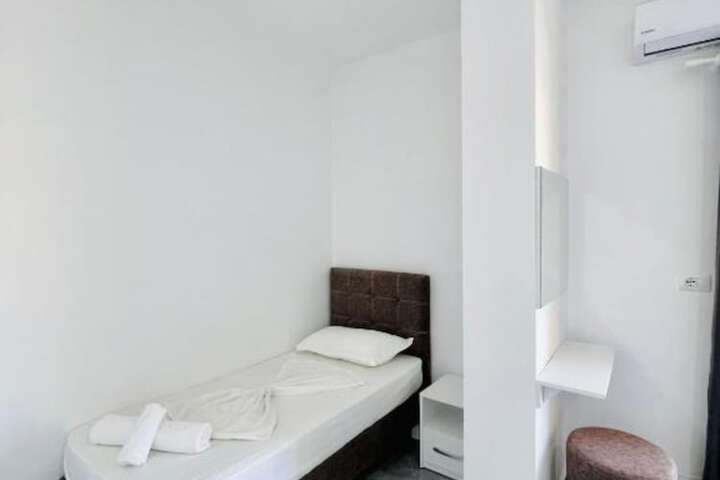 Room 16 of 30