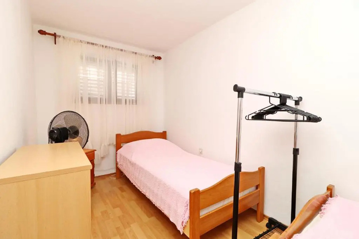 Room 4 of 14