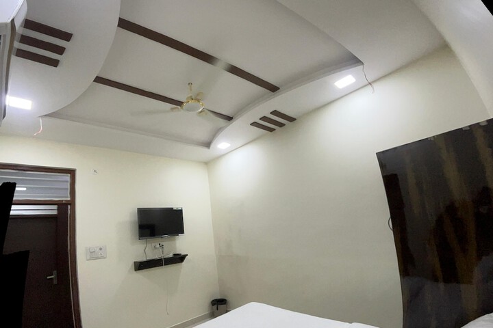 Room 3 of 22