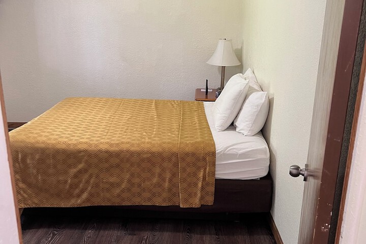 Room 73 of 180