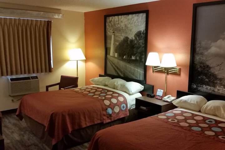 Double Accessible Queen Size Bed (2 of 5)