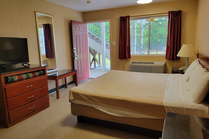 Room 8 of 34