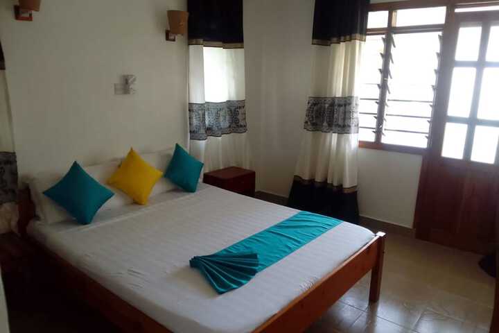 Room 4 of 37
