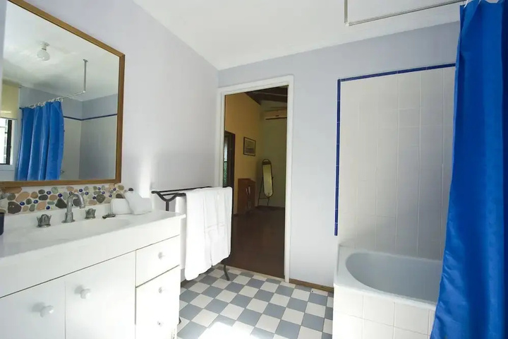 Room 5 of 13