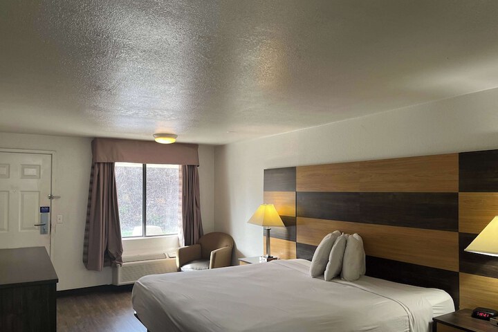 Room 15 of 28