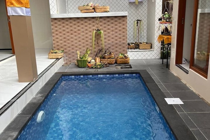 Pool 15 of 24