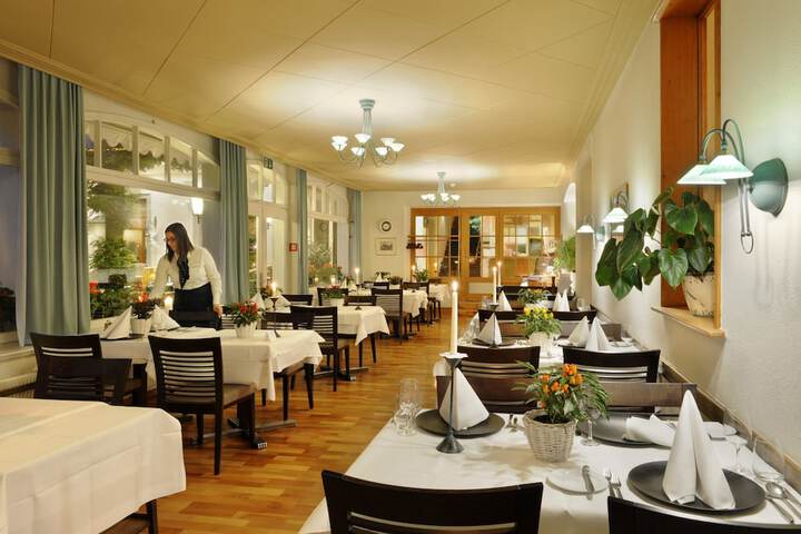Dining 29 of 37