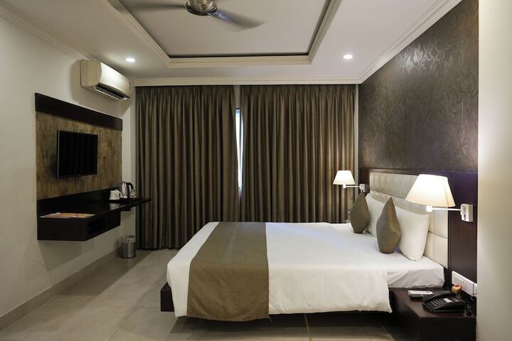 Room 13 of 25