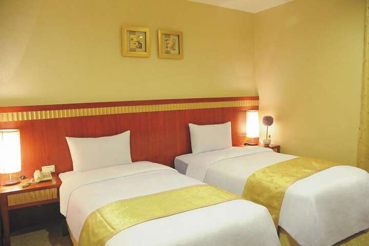 Room 12 of 32