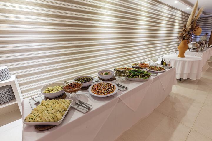 Dining 90 of 103