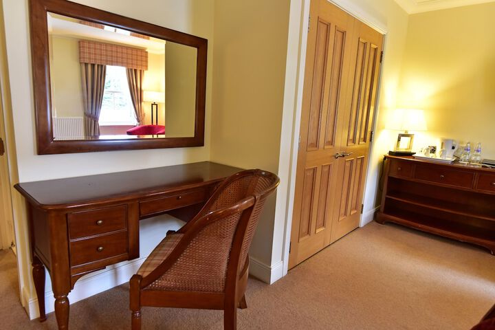 Room 14 of 100
