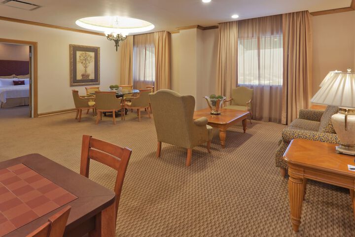 Room 2 of 85