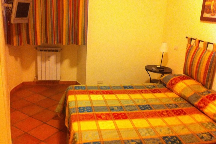 Room 11 of 33