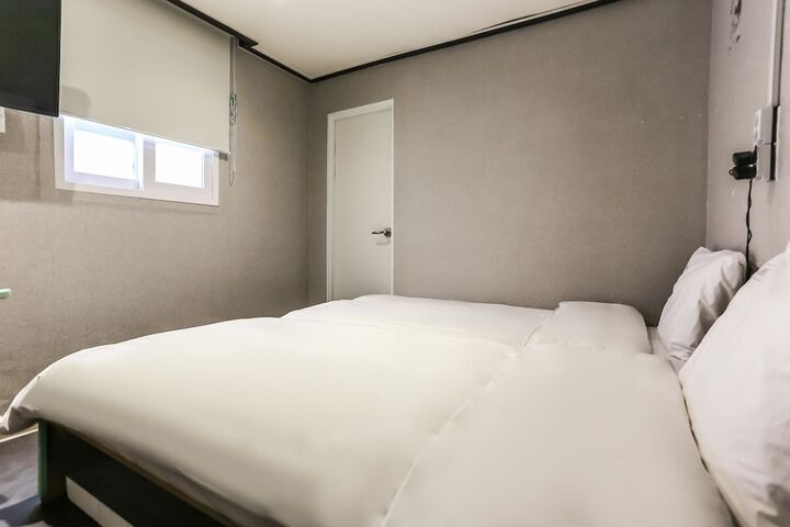 Room 7 of 20