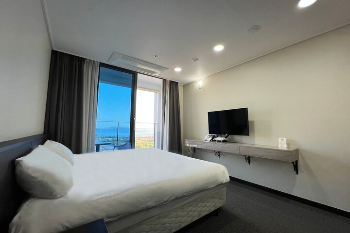 Room 14 of 23