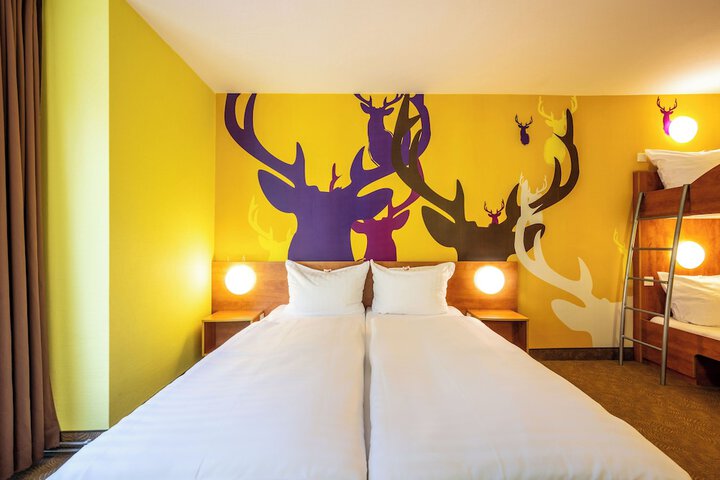Room 28 of 118