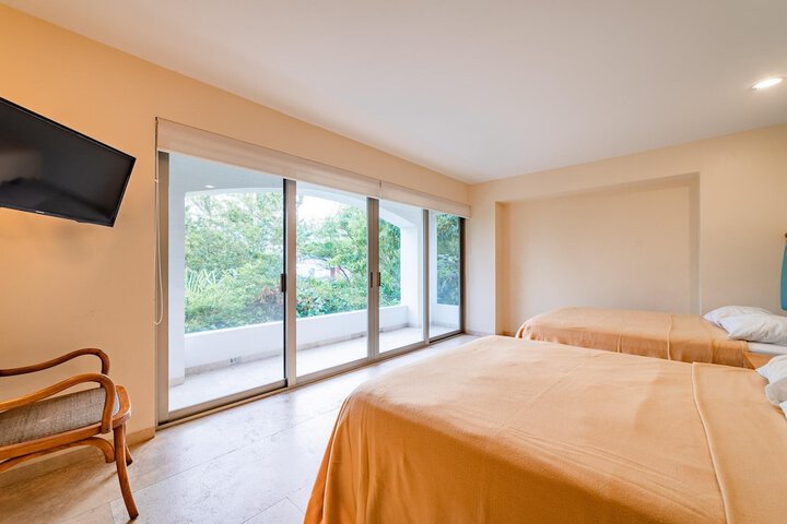 Room 3 of 60