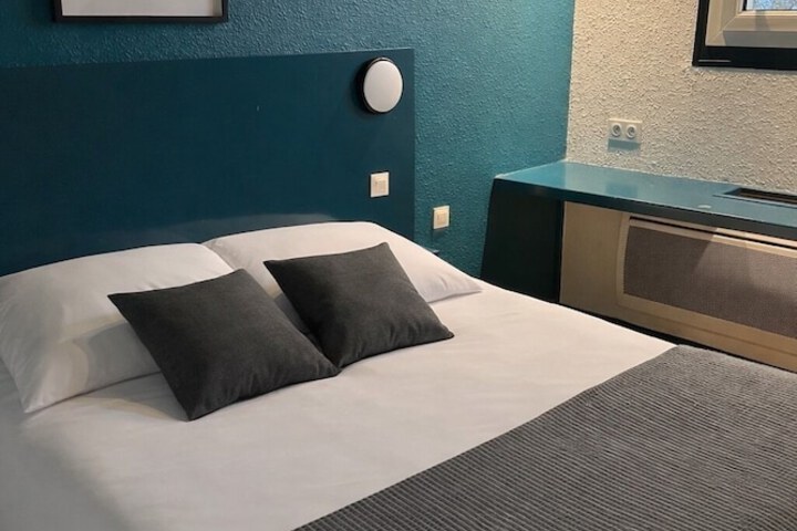 Room 6 of 26