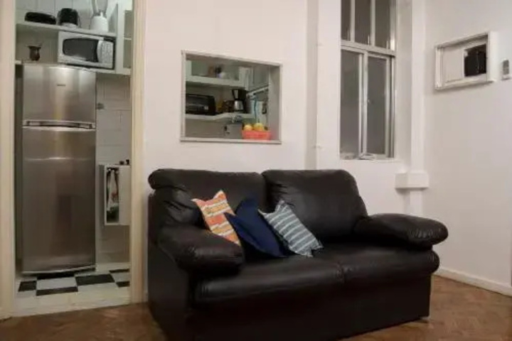 Room 2 of 10