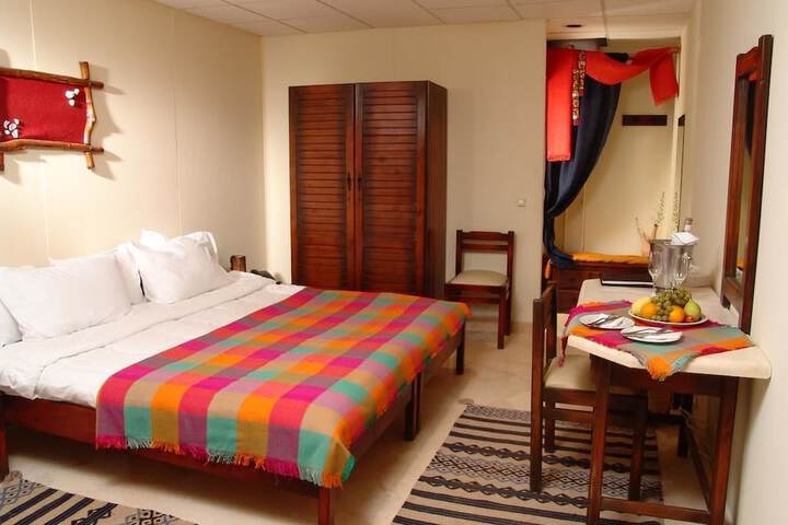 Room 2 of 37