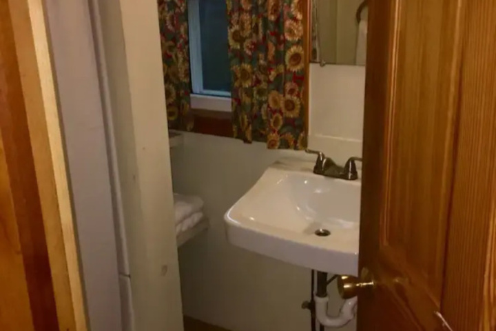 Room 8 of 18