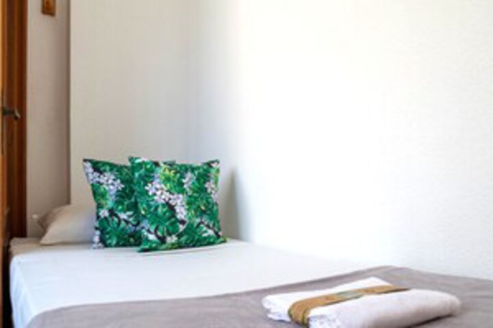 Room 13 of 28