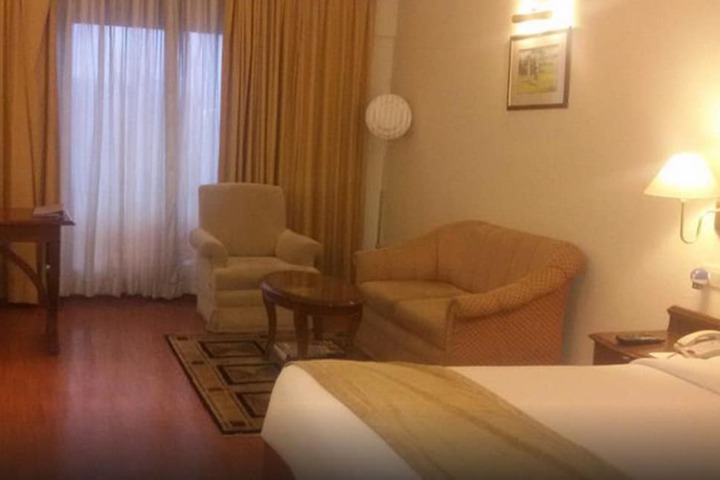 Room 33 of 90
