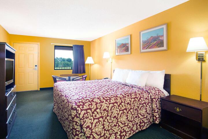 1 King Bed Accessible (4 of 13)