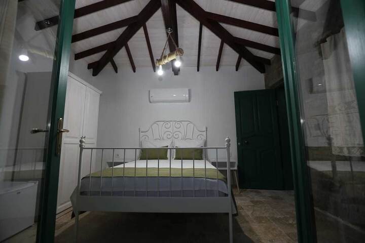 Room 2 of 34
