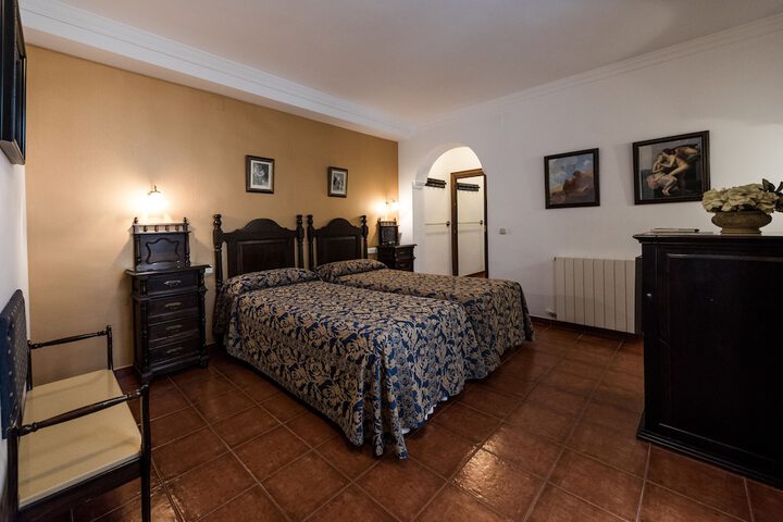 Room 15 of 165
