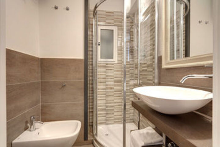 Room 4 of 75