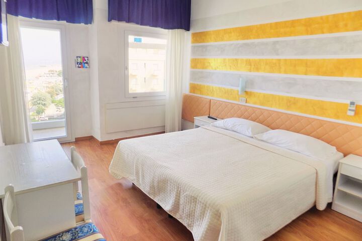 Room 3 of 40