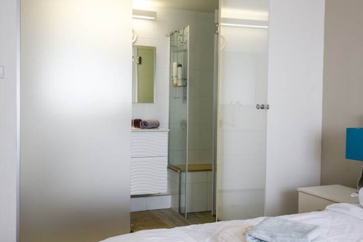 Room 2 of 18