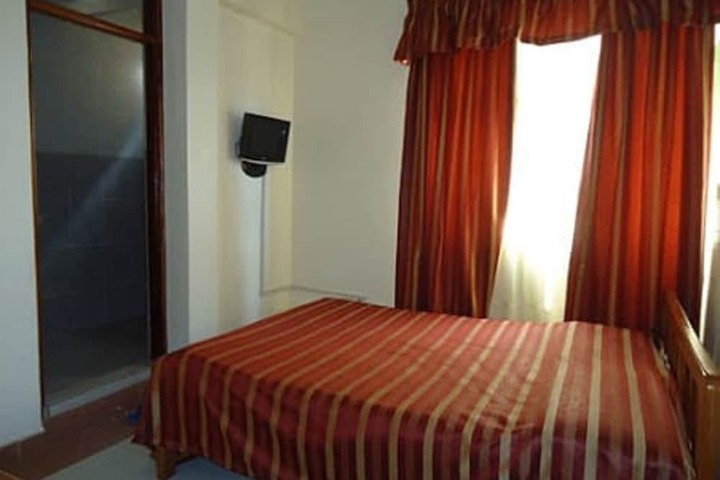 Room 5 of 12