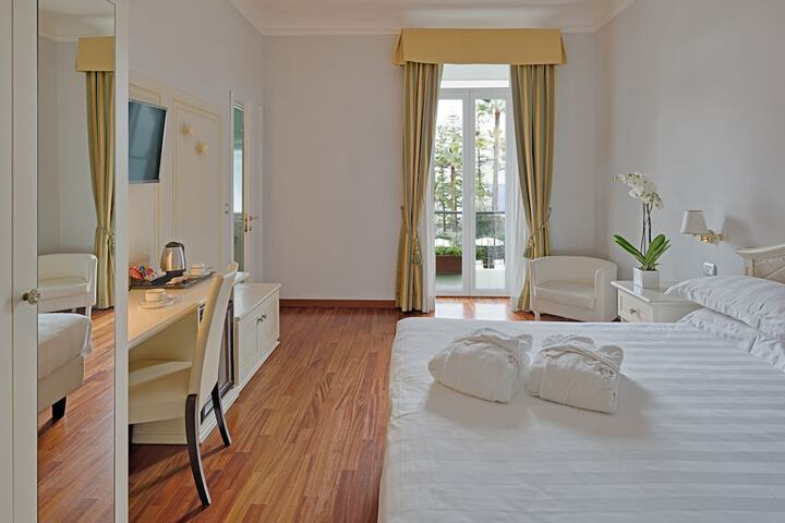 Room 10 of 71