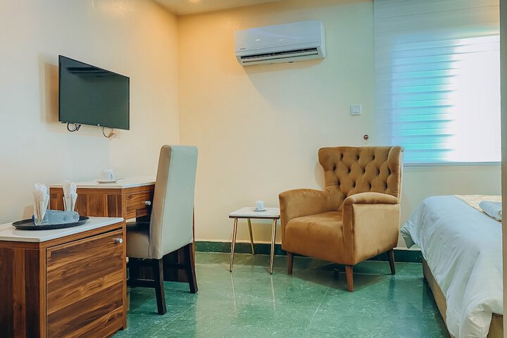 Room 5 of 20