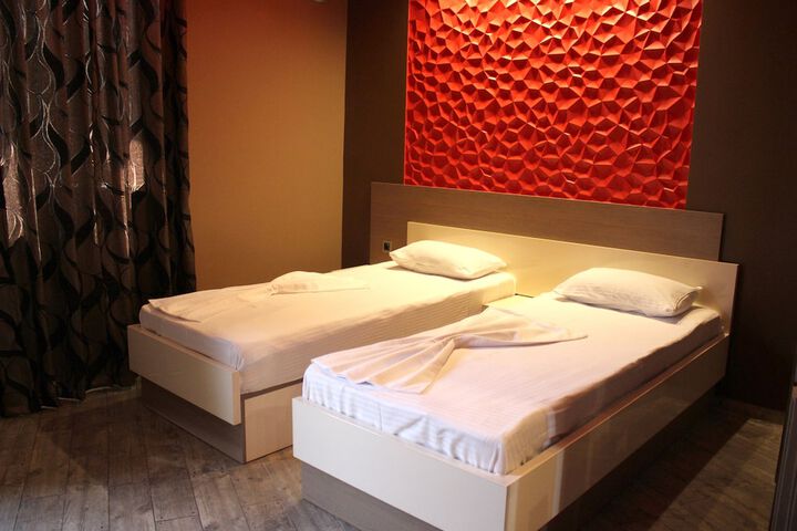 Room 2 of 53