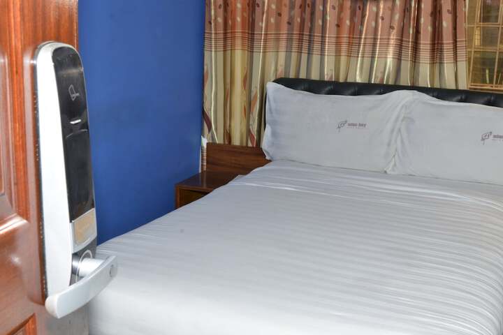 Room 15 of 26