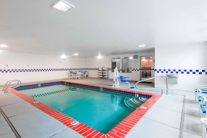 Pool 27 of 32