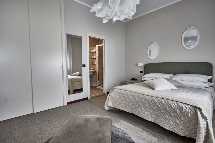 Room 14 of 74
