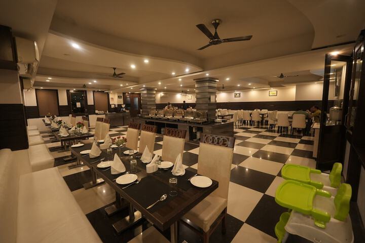 Dining 63 of 92