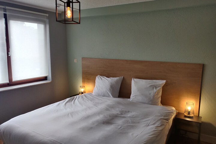Room 10 of 37