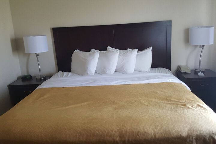 1 King Bed (27 of 35)