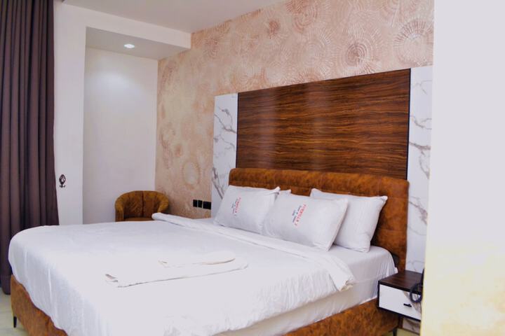 Room 4 of 20