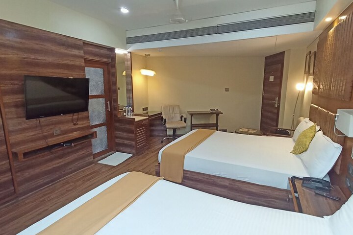 Room 13 of 36
