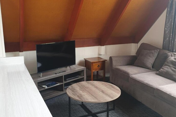 Room 16 of 38