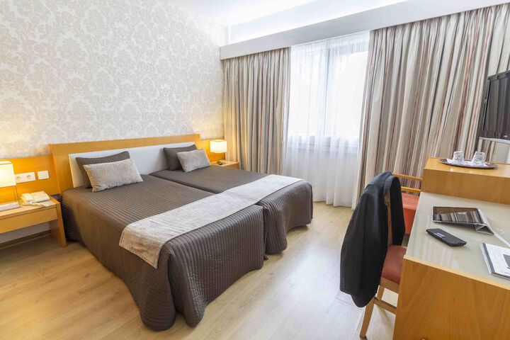 Room 4 of 42