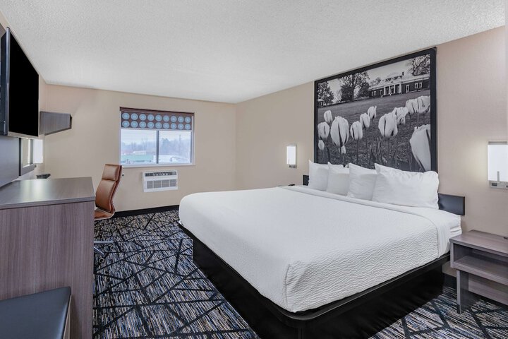 1 King Bed (8 of 12)