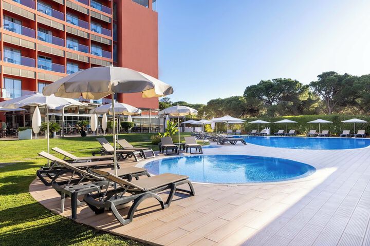 Pools & Facilities