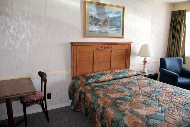 Room 6 of 19